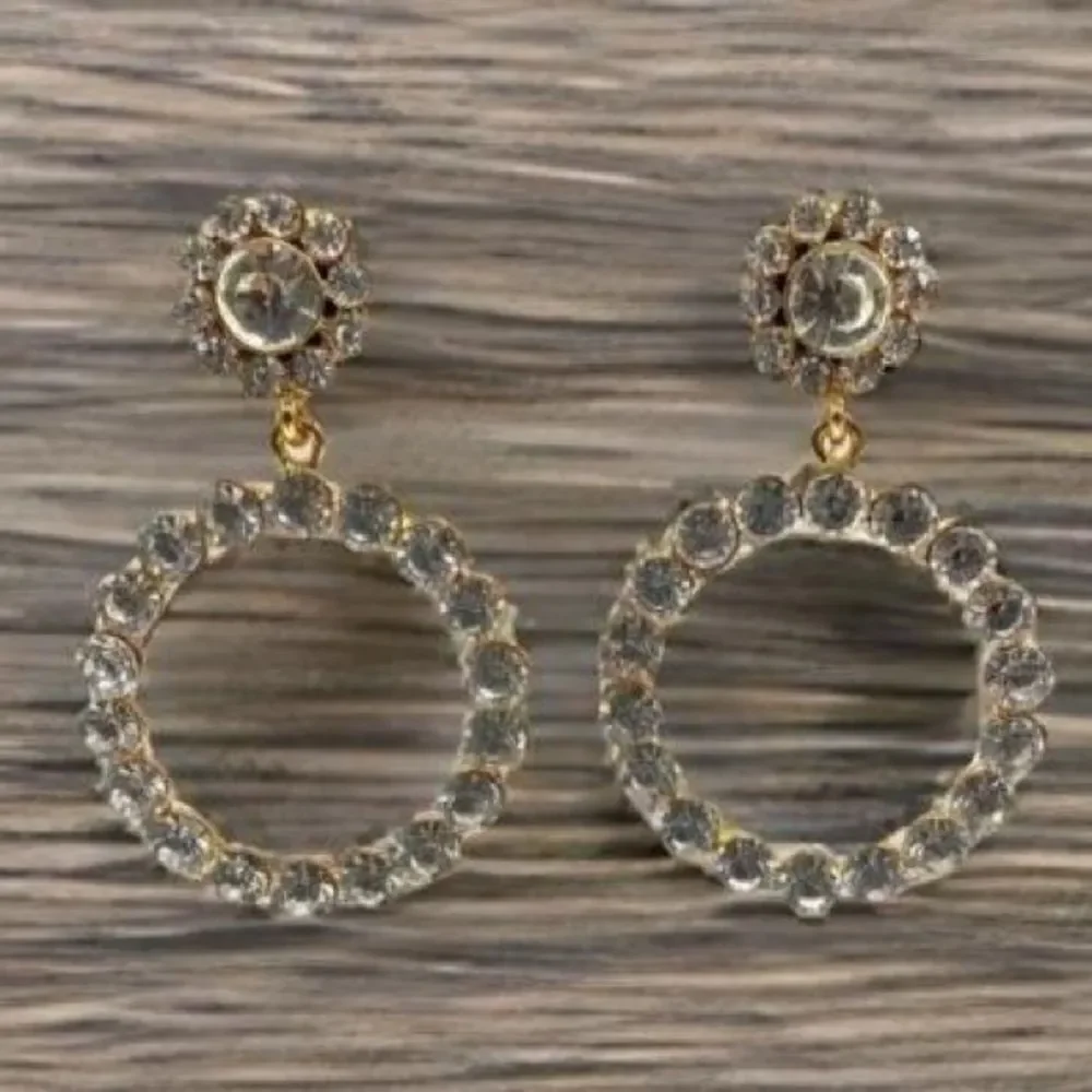 ✨ 🆕 ✨STUNNING STATEMENT  HOOPS✨🏷✨